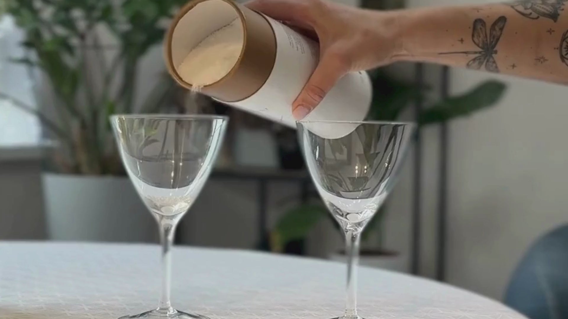 Įkelti vaizdo įrašą „Kvepiančios birios namų žvakės“